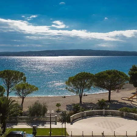 Beach Apartments Center Crikvenica Buitenkant foto