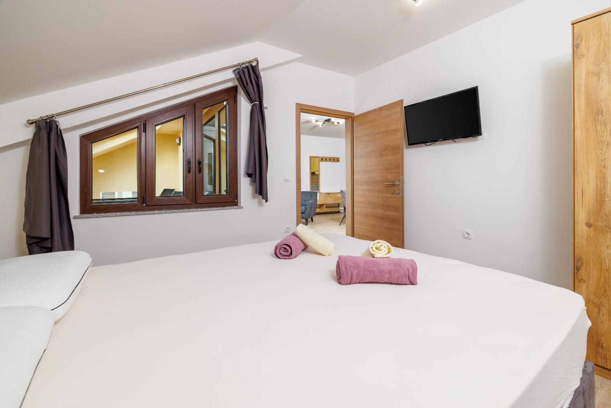 Center Apartment *